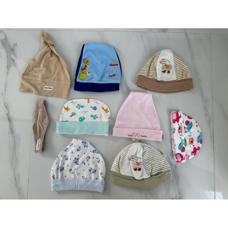 PRELOVED TOPI BAYI & KACAMATA BAYI SAAT BERJEMUR TAKE ALL 9 PCS