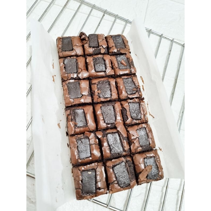 

Brownies Fudgy Kualitas Premium DOUBLE CHOCO Crunchy Nyoklat Enak Lumer Shiny Crust