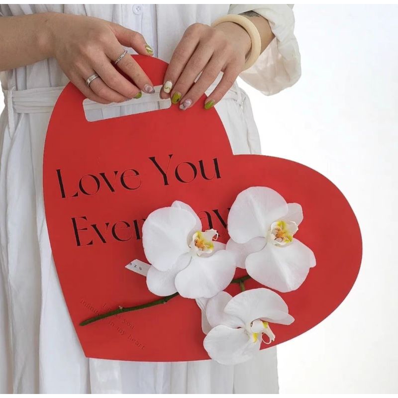 

BOX LOVE / LOVE / PAPERBAG LOVE / PEGANGAN LOVE / GIFT LOVE / KADO / HAMPERS / KADO VALENTINE / VALENTINE