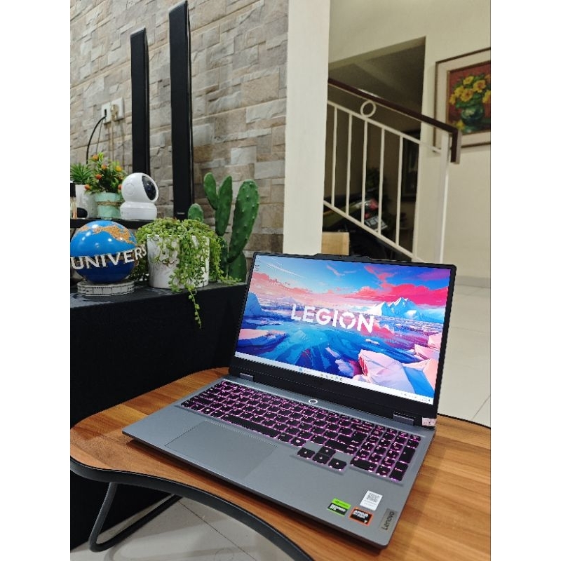 Laptop Lenovo LOQ Ryzen 7 8845HS RTX4050