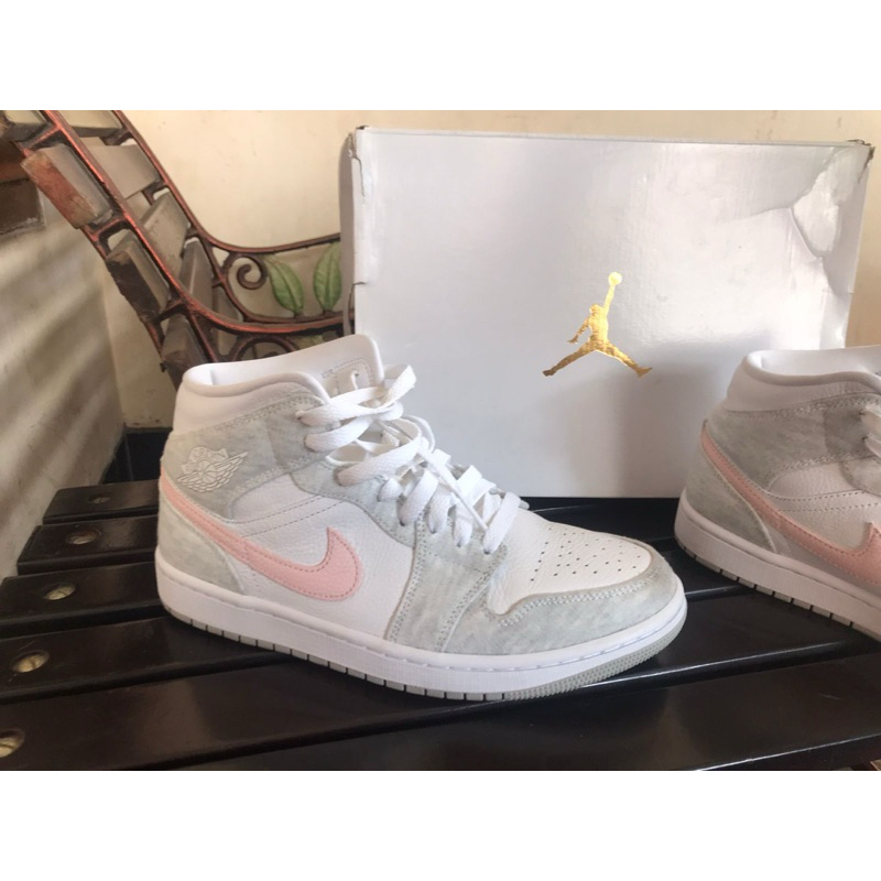 sepatu air jordan 1 mid SE light iron ore