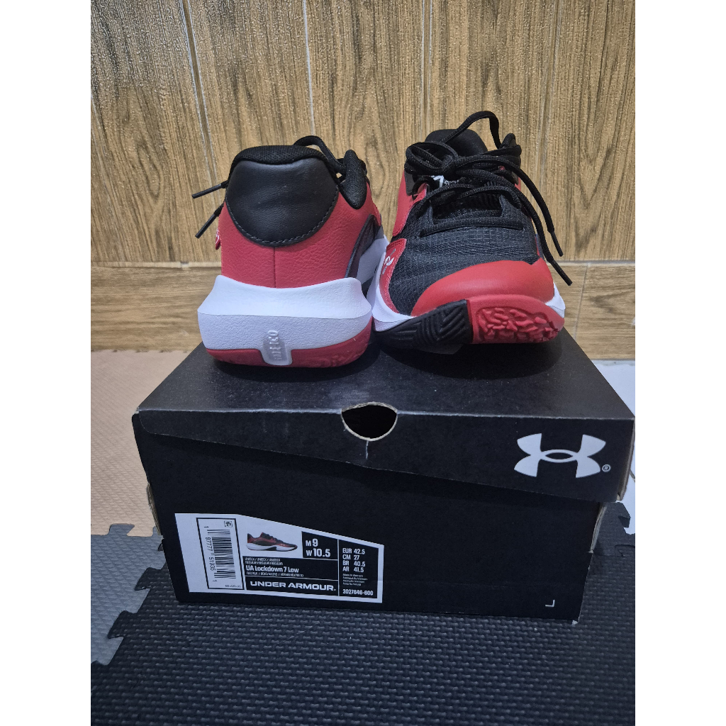 Sepatu Under Armour Lockdwon 7 Size 42,5 Hitam Merah