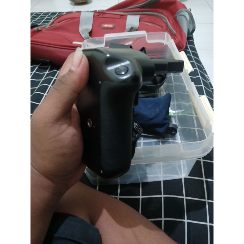 Battery Grip for Nikon D5200 Merk Meike (Second)