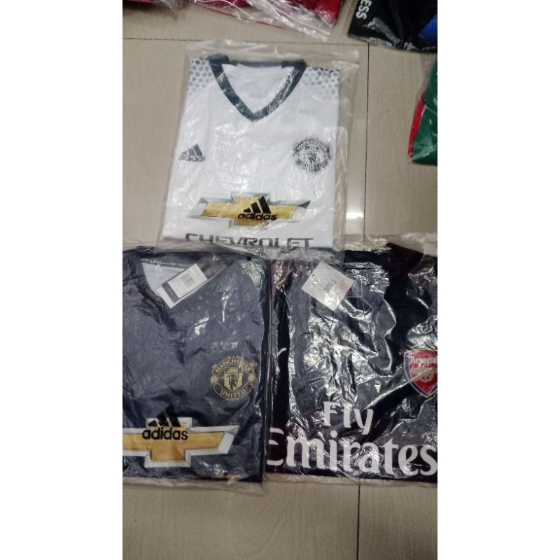 jersey arsenal, mu putih