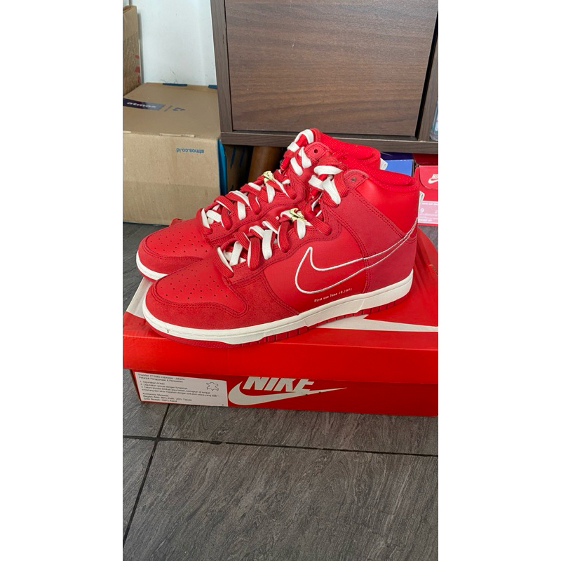 NIKE DUNK HIGH SE FIRST USE RED