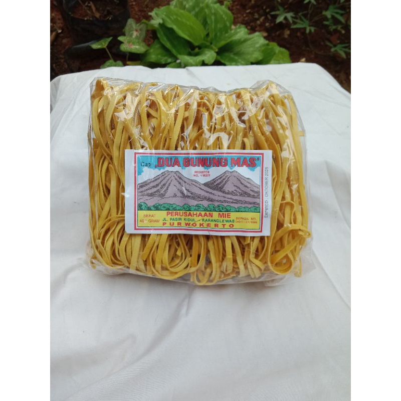 

Mie gepeng cap. DUA GUNUNG MAS 400 gram | kenyal,enak,gurih dan lezat