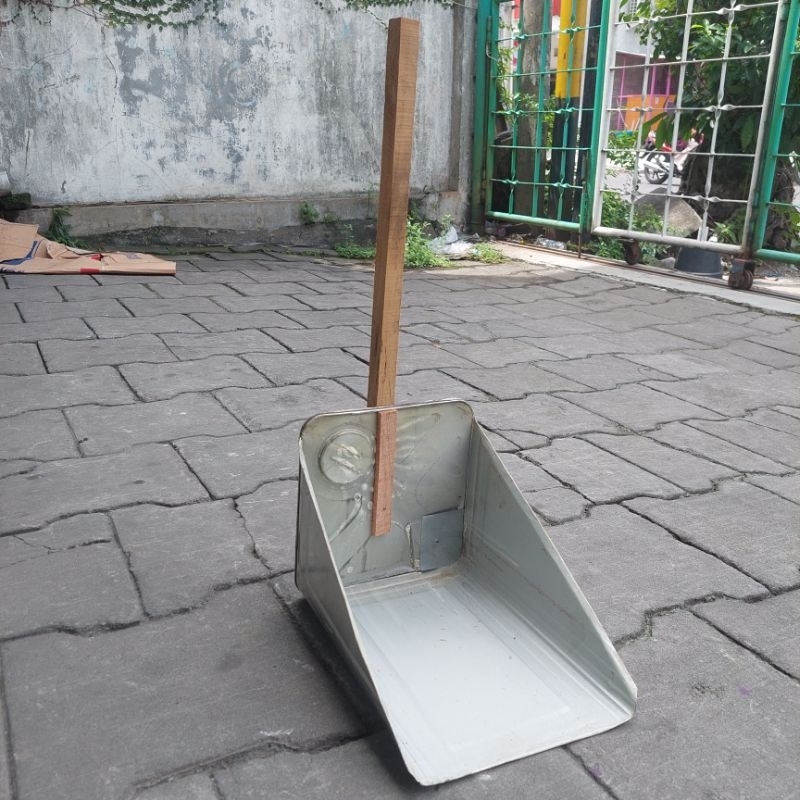 Serok Seng Dustpan Sampah Kaleng Besar