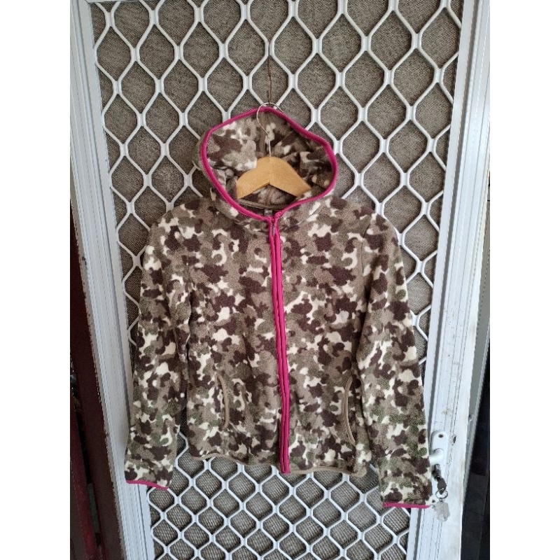 Th / Jaket Fleece Uniqlo