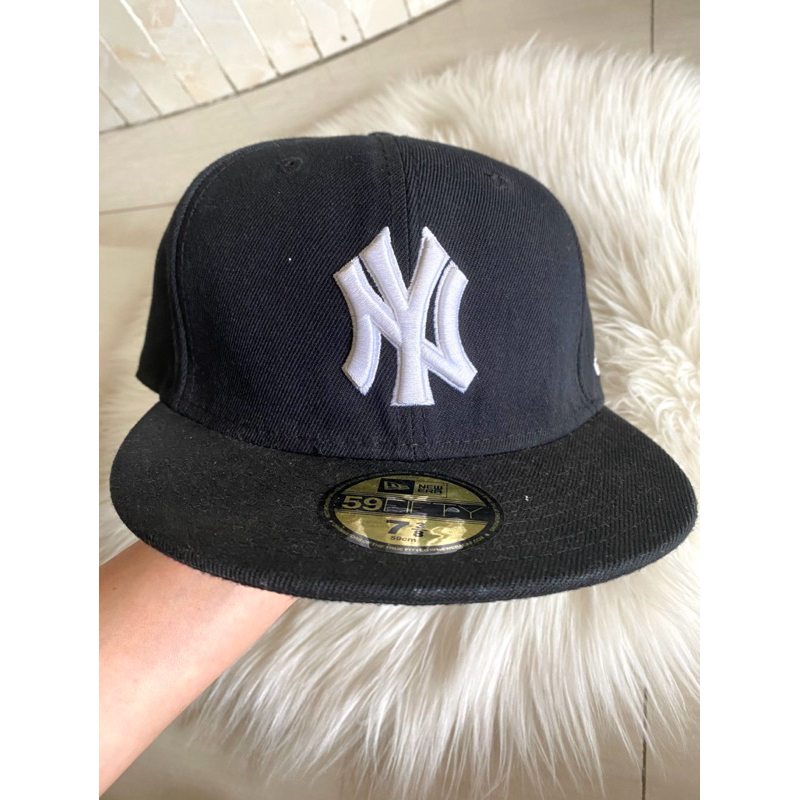Preloved New York Yankees New Era 59FIFTY Fitted Hat - Black