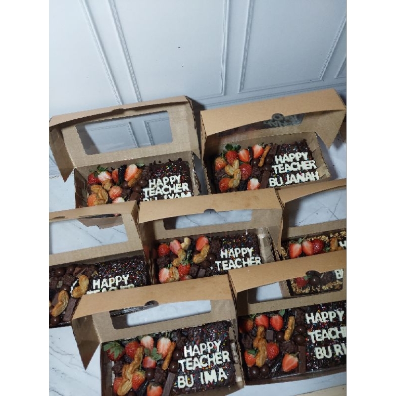 

BROWNIES HIAS 20X10CM DESAIN C