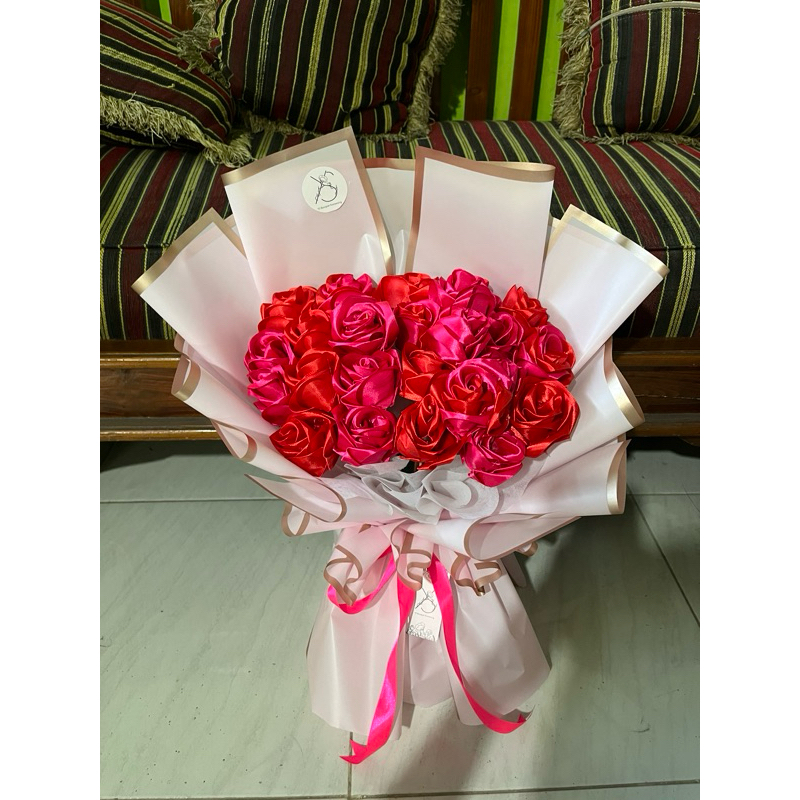 

Bouquet Bunga Pita Satin