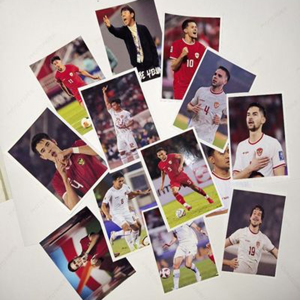 

STIKER BOLA TIMNAS INDONESIA 15 PCS TERBARU 2024 FULL SQUAD