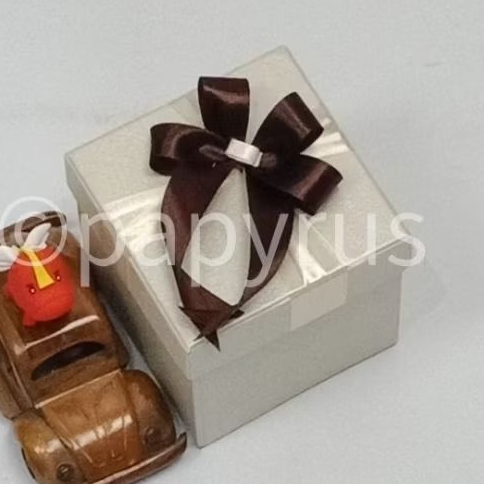 

PAPYRUS 10x10 Tinggi 10cm Kotak Kado Gift Box Hadiah V2