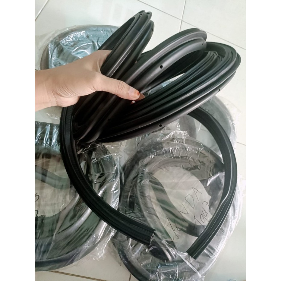 Karet balon pintu /karet bagasi/karet peredam pintu mobil agya