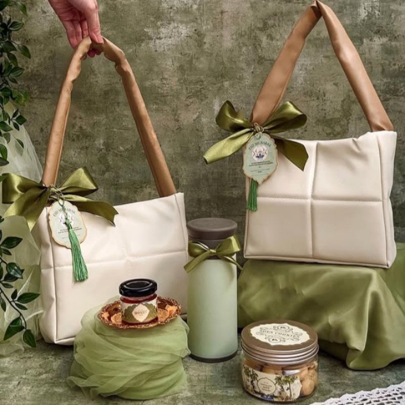 

READY Hampers Aisya Hampers Lebaran Hampers Ramadhan Hampers Bag Hampers Aesthetic Hampers Corporate Kado Wanita