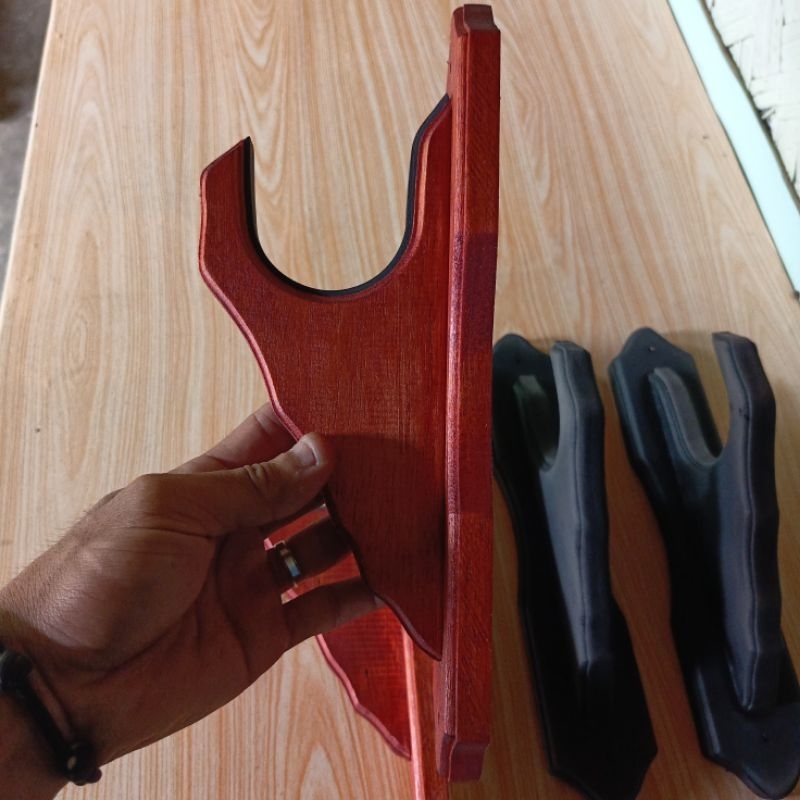 stand display kayu murah