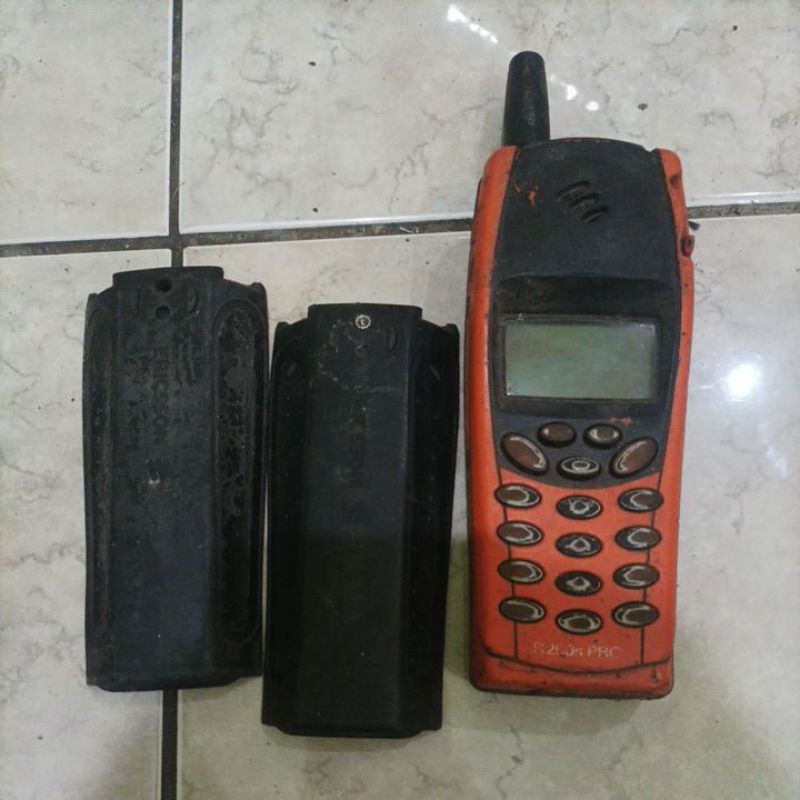 hp jadul Ericsson R250s Pro aka paus