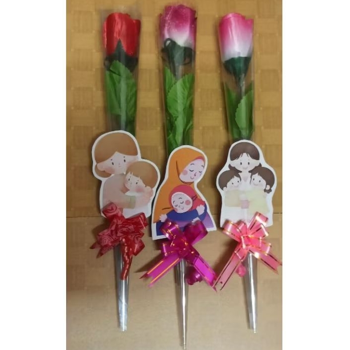 BUKET BUNGA HARI IBU 1 TANGKAI MAWAR PLASTIK , MOTHER'S DAY