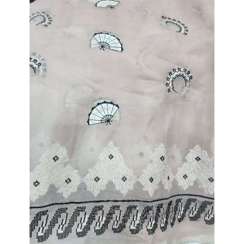 Kain organza ikat Modern dan kain motif Bunga Lagosi Khas tenun Sengkang