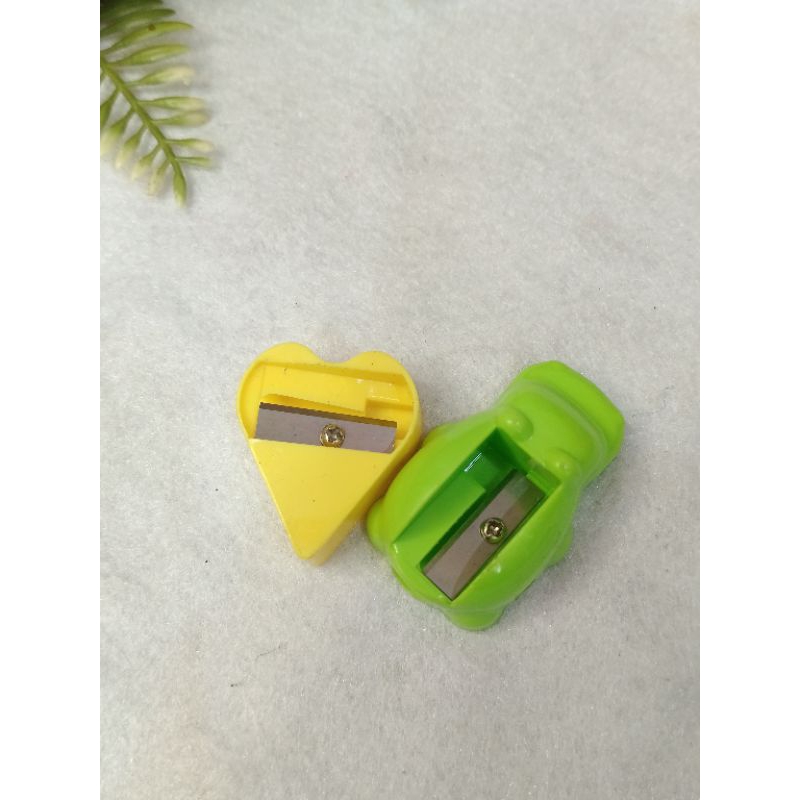 

rautan pensil kayu karakter