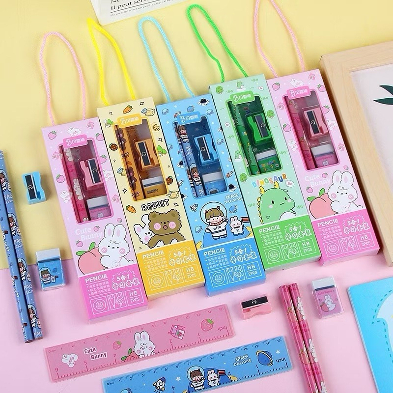 

Stationery Set 5 in 1 Alat Tulis Anak Sekolah Penghapus penggaris Pensil Serutan Karakter Lucu Set Alat Tulis Anak Motif Kartun