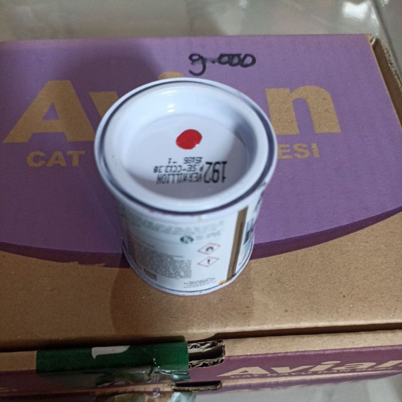 Cat Minyak Avian Kayu dan Besi 200cc Merah