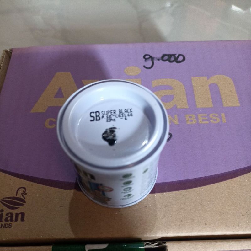 AVIAN CAT KAYU DAN BESI 200CC HITAM