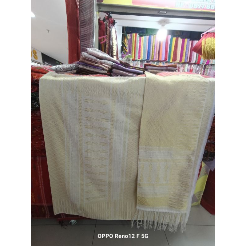 SONGKET TUMTUMAN TTS BENANG KRISTAL SUTRA BEMBERT WARNA PUTIH GOL.