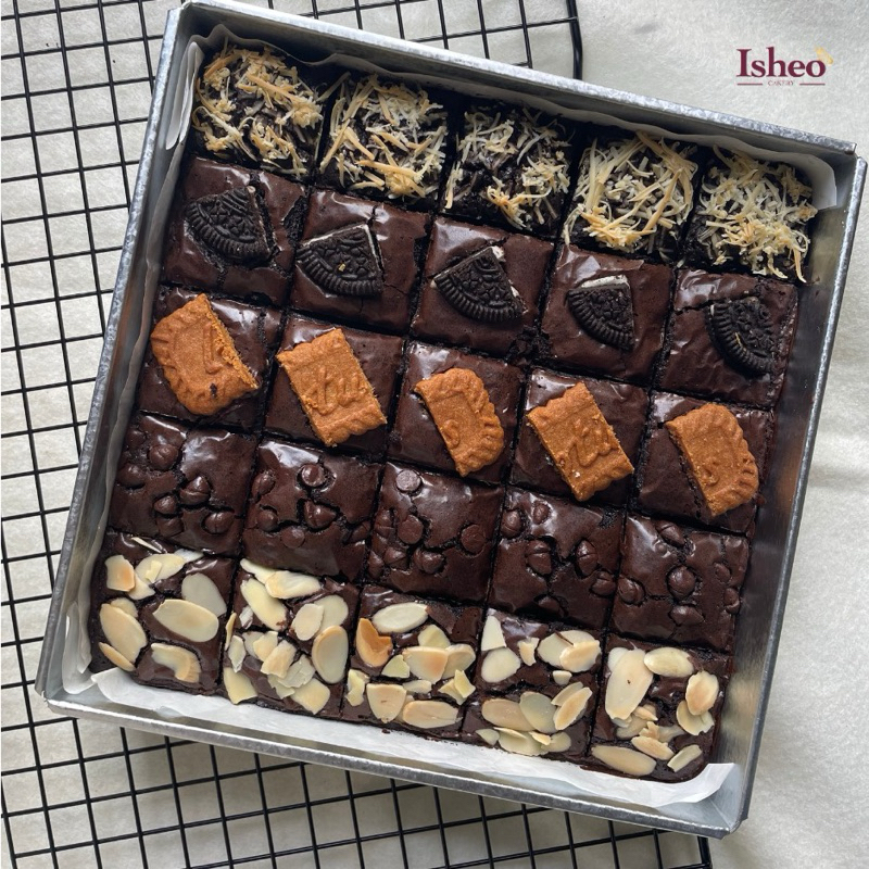 

Fudgy Brownies | Brownies Panggang Mix Topping Large