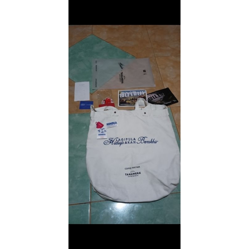 Totebag Hindia, Warna Putih