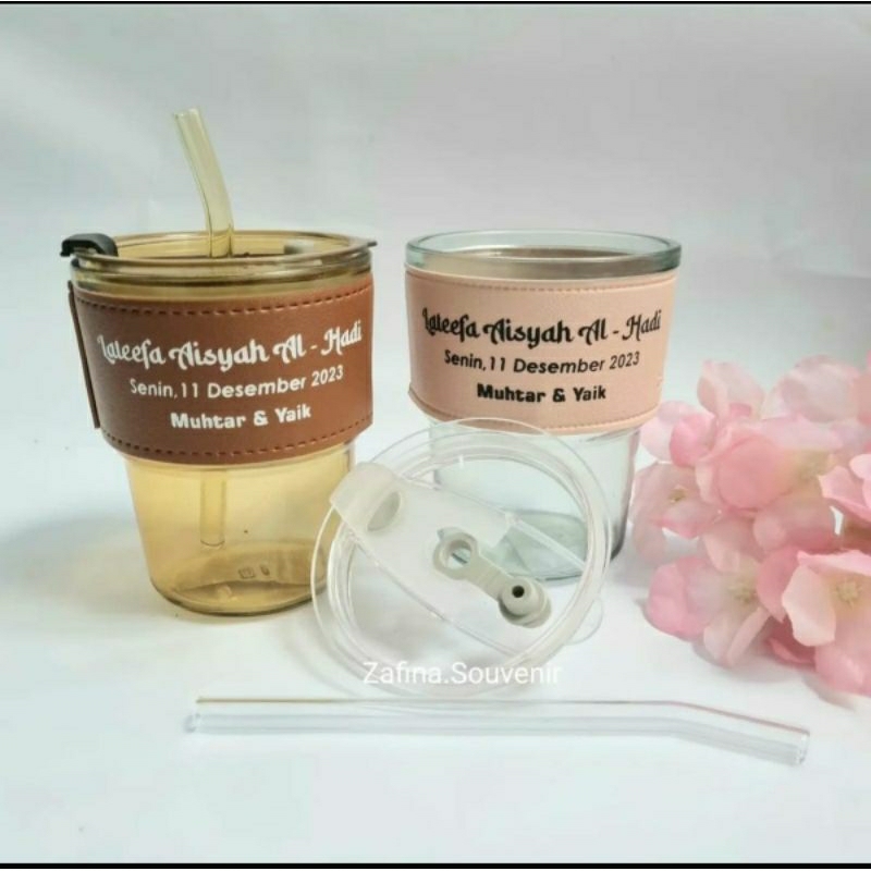Souvenir gelas kaca sedotan