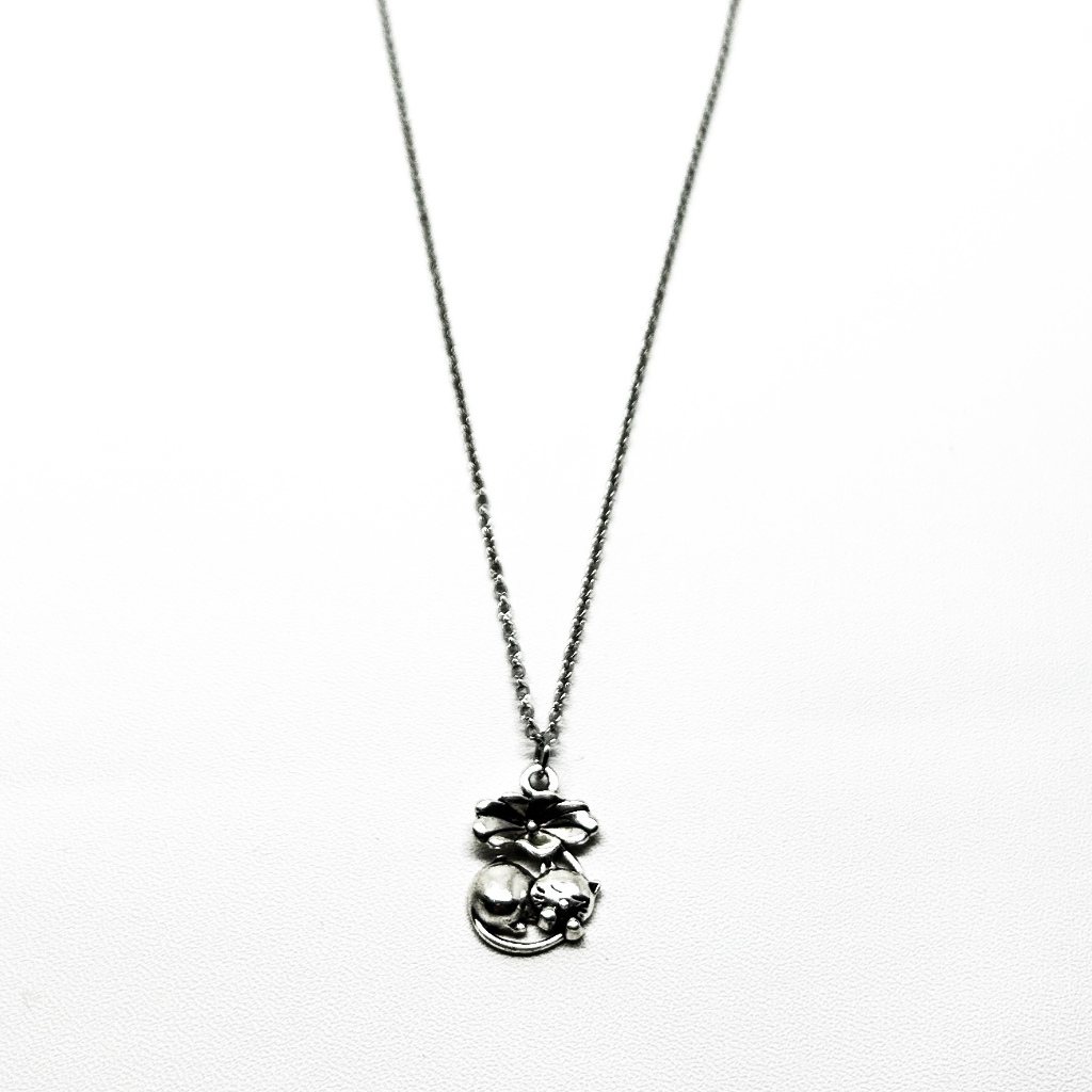 SILVER CHROME SLEEPING CAT NECKLACE