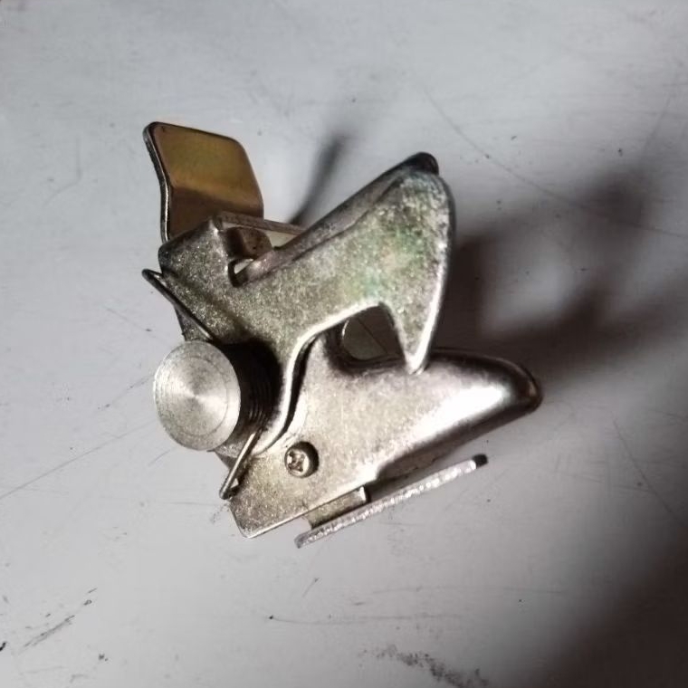 Lawan kunci sadel jok Astrea 800