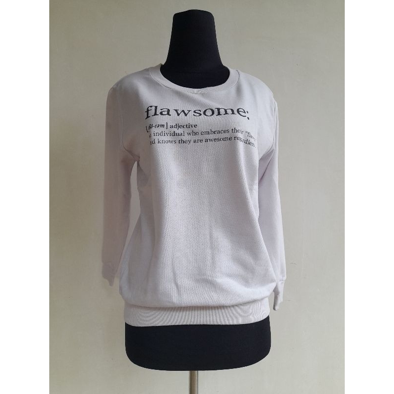 preloved dhavinta||Flawsome Sweater Putih