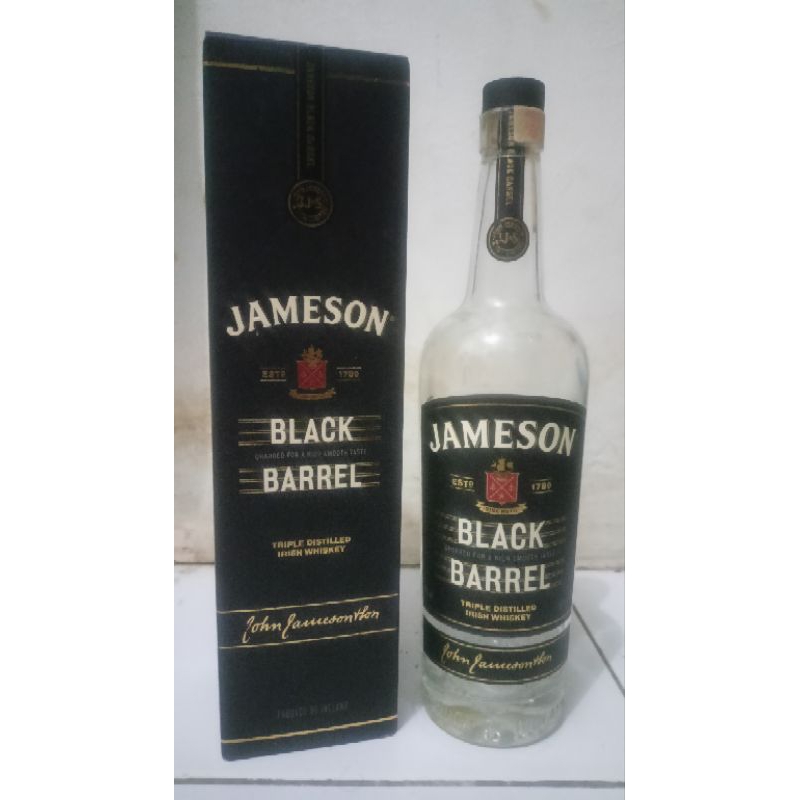 Jual Botol Bekas Jameson Black Barrel. ( LENGKAP DENGAN KOTAK PACKAGING )