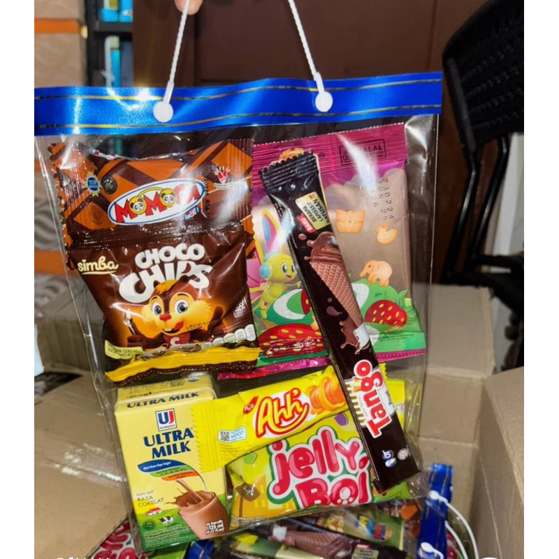 

FREE CUSTOME NAME HAMPERS SNACK KEMASAN BINGKISAN ULANG TAHUN