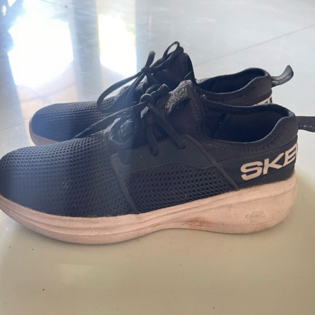 Sepatu Skechers Preloved