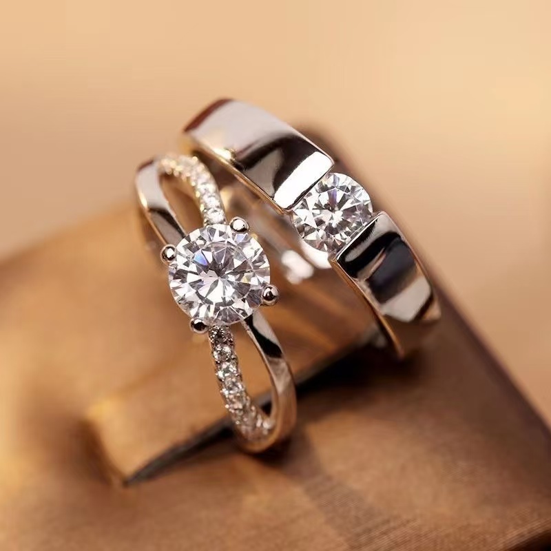 Cincin Couple Pasangan Emas Putih Cincin Titanium Wanita Berlian Anti Karat Dapat Disesuaikan