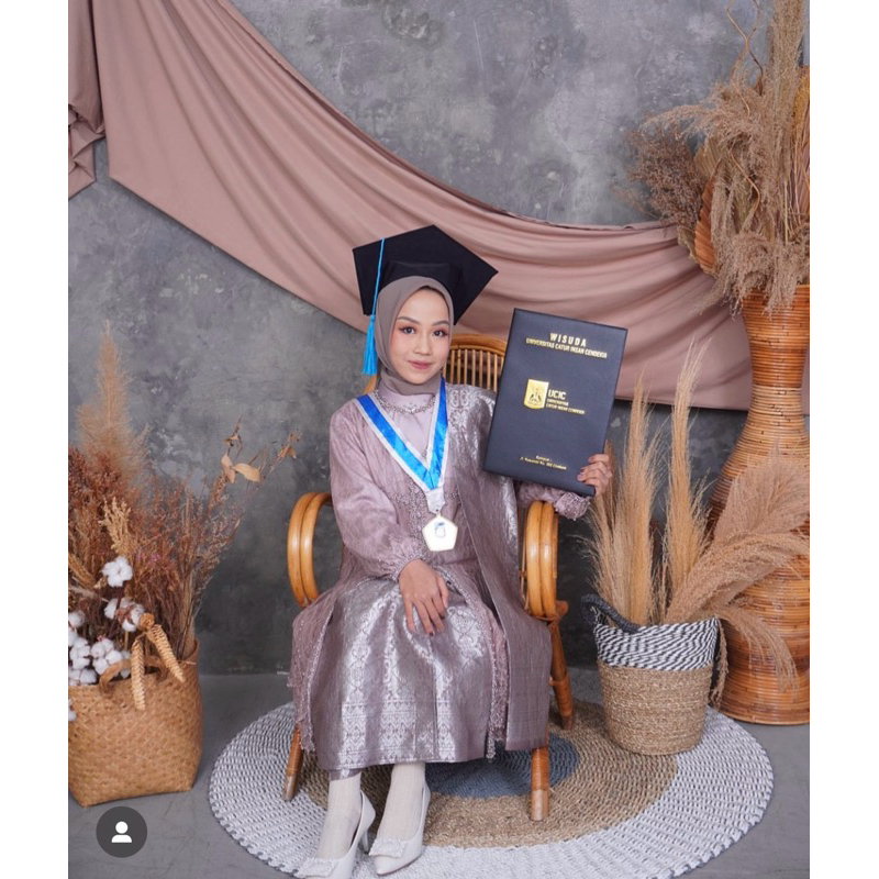 (Hanya sewa) sewa kebaya murah /sewa kebaya Cirebon/ sewa kebaya wisuda/ sewa kebaya kondangan / sew