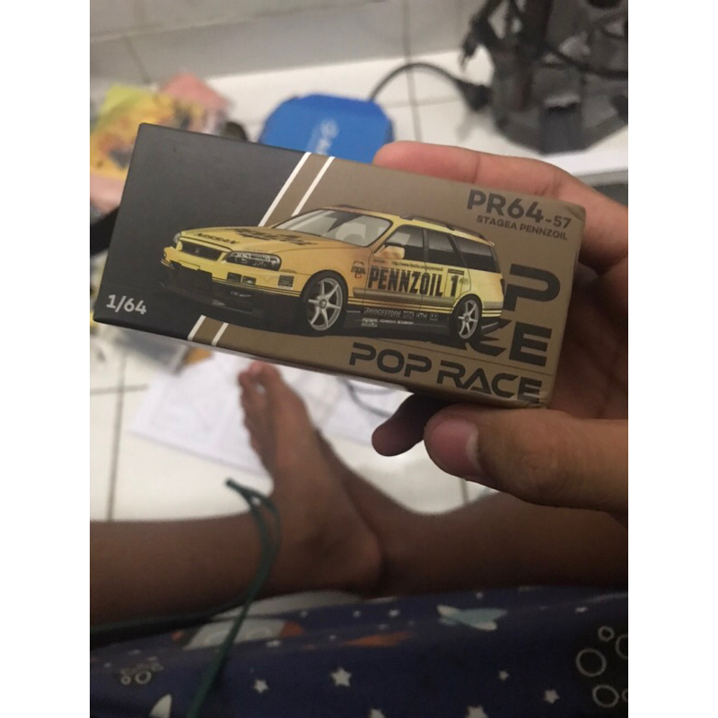 Pop Race Nissan Stagea Gold Chrome