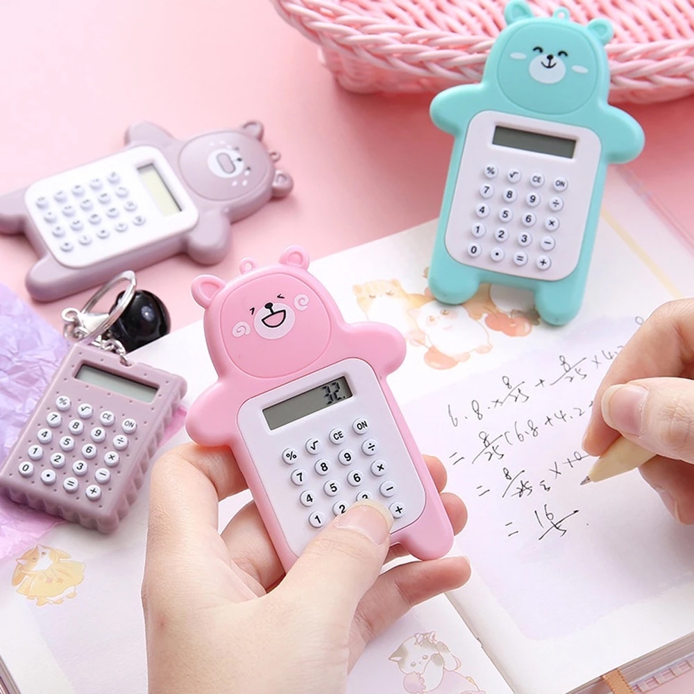 

kalkulator 1 tangan simpel pemakaian / Calculator Mini Portable Motif Beruang Lucu / Kalkulator Saku Ekpresi Motif Kartun Bear Warna Unik Tombol Karet 8 Digit Multifungsi