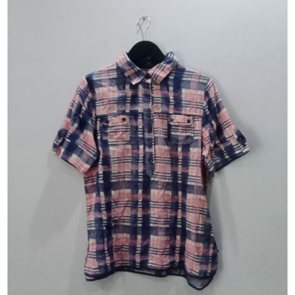 Preloved Kemeja Casual Wanita Kotak-Kotak Brand N/2