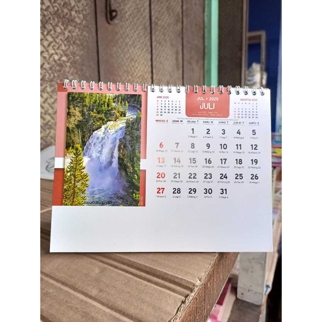 

KALENDER MEJA KALENDER DUDUK TAHUN 2025 MOTIF AIR TERJUN