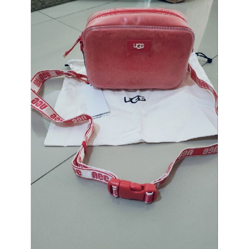 Tas UGG selempang preloved red