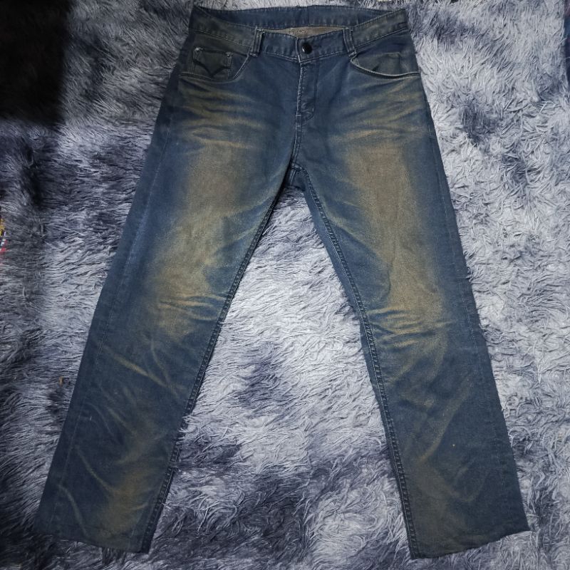 Celana jeans fading.