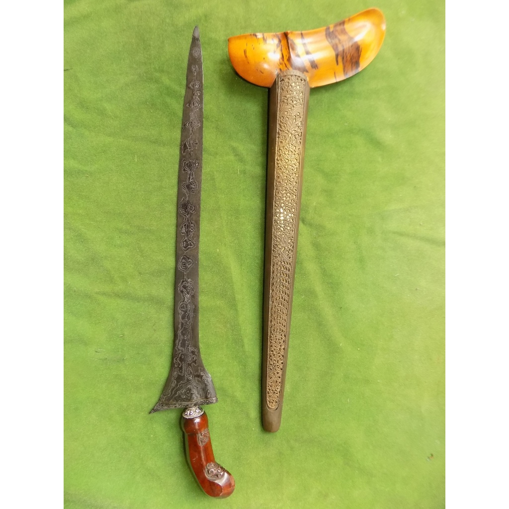 keris tilam upih pamor melati rinonce era kerajaan tuban awal abad 14