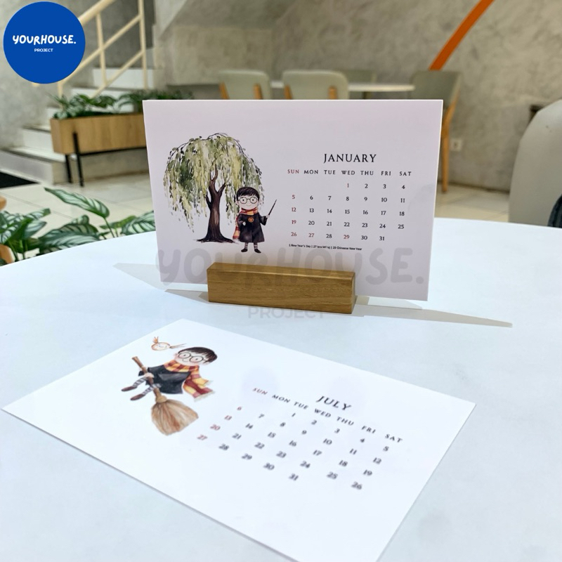 

2025 Calendar Harry Potter Edition - Kalender Meja Stand Kayu Ukuran 4R (10,2x15,2cm)