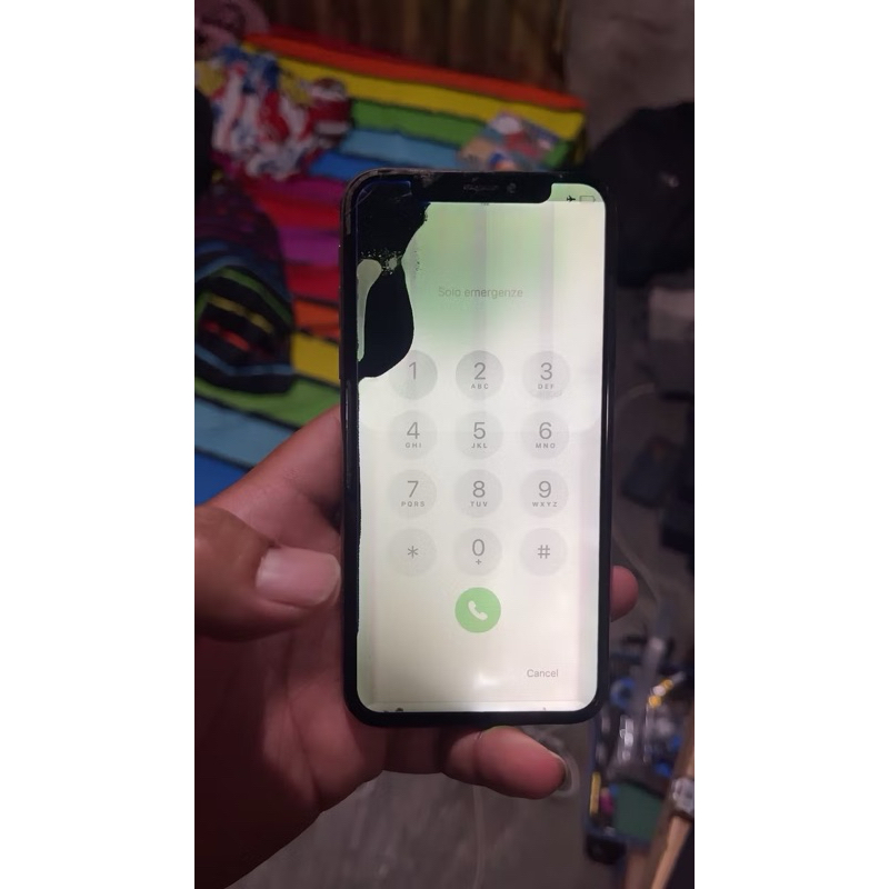 iphone XS lock dan pecah seperti di foto