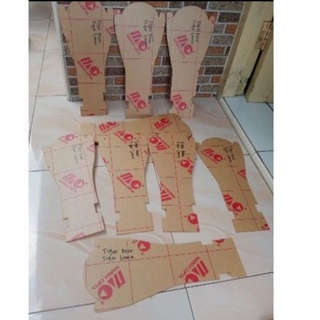 mika kolong Tiger Akrilik Bening