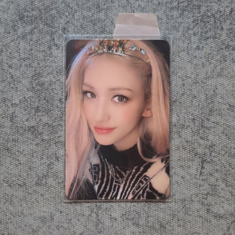 Jeon Somi XOXO Crown Special Benefit Photocard PC